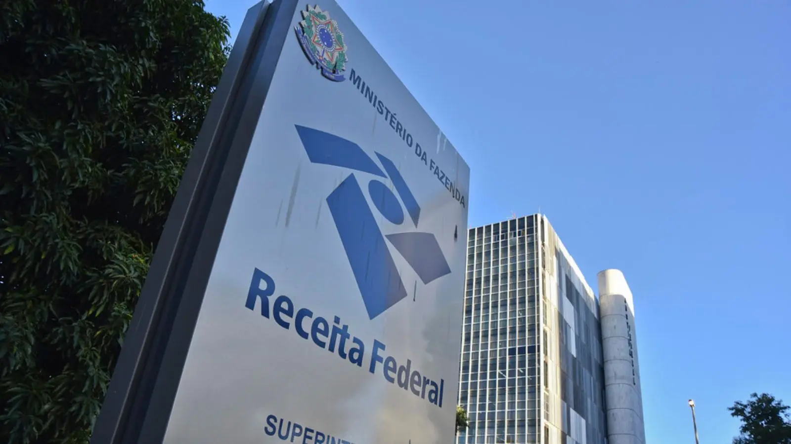 Receita Federal paga 4º lote de restituição do Imposto de Renda 2025