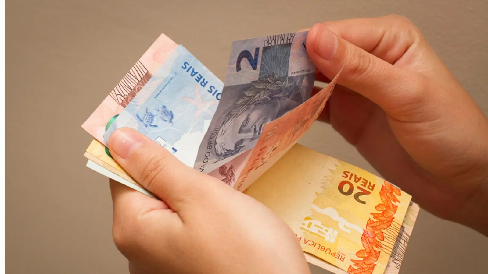 Renda extra em 2025: 10 ideias para ganhar dinheiro sem sair de casa!