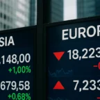 Bolsas da Ásia fecham em alta e Europa abre em queda nesta segunda-feira (22)