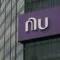 Nubank aposta em renda fixa global e mira investidor brasileiro que busca proteção em dólar