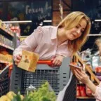 5 alimentos que ficaram mais baratos no supermercado em 2025; veja a lista