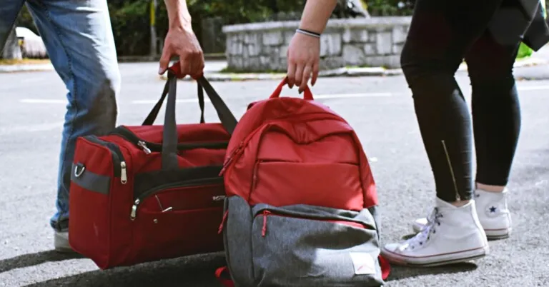 Senado aprova gratuidade de bagagem de mão e reacende debate sobre regulação aérea