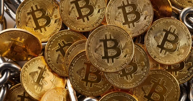 Bitcoin supera US$ 120 mil em meio a rali cripto; Bakkt salta 150%