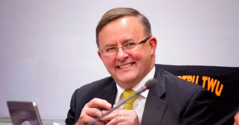 EUA e Austrália usam US$ 2 bi de investimento estatal contra monopólio chinês