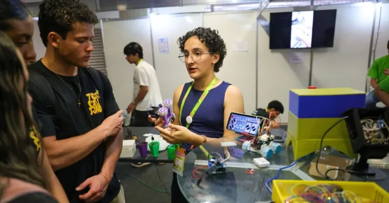 Crise da Geração Z: IA exige ação do Estado na educação e emprego