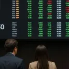 Ibovespa recua 1,08% após isenção do IR e queda do petróleo no exterior