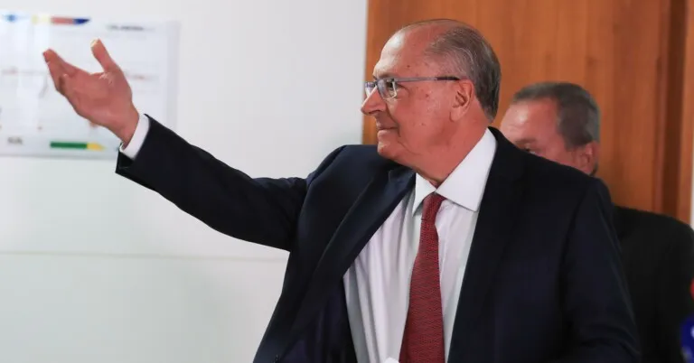 Venda de petróleo à Índia marca virada da Petrobras para contratos diretos com governos