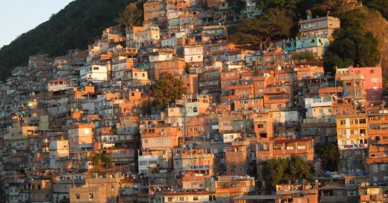 Rio lança Cartão Primeira Infância Carioca para famílias em extrema vulnerabilidade