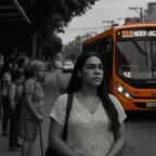 Entre o morro e o hospital: a batalha silenciosa de Joana pelo direito de existir