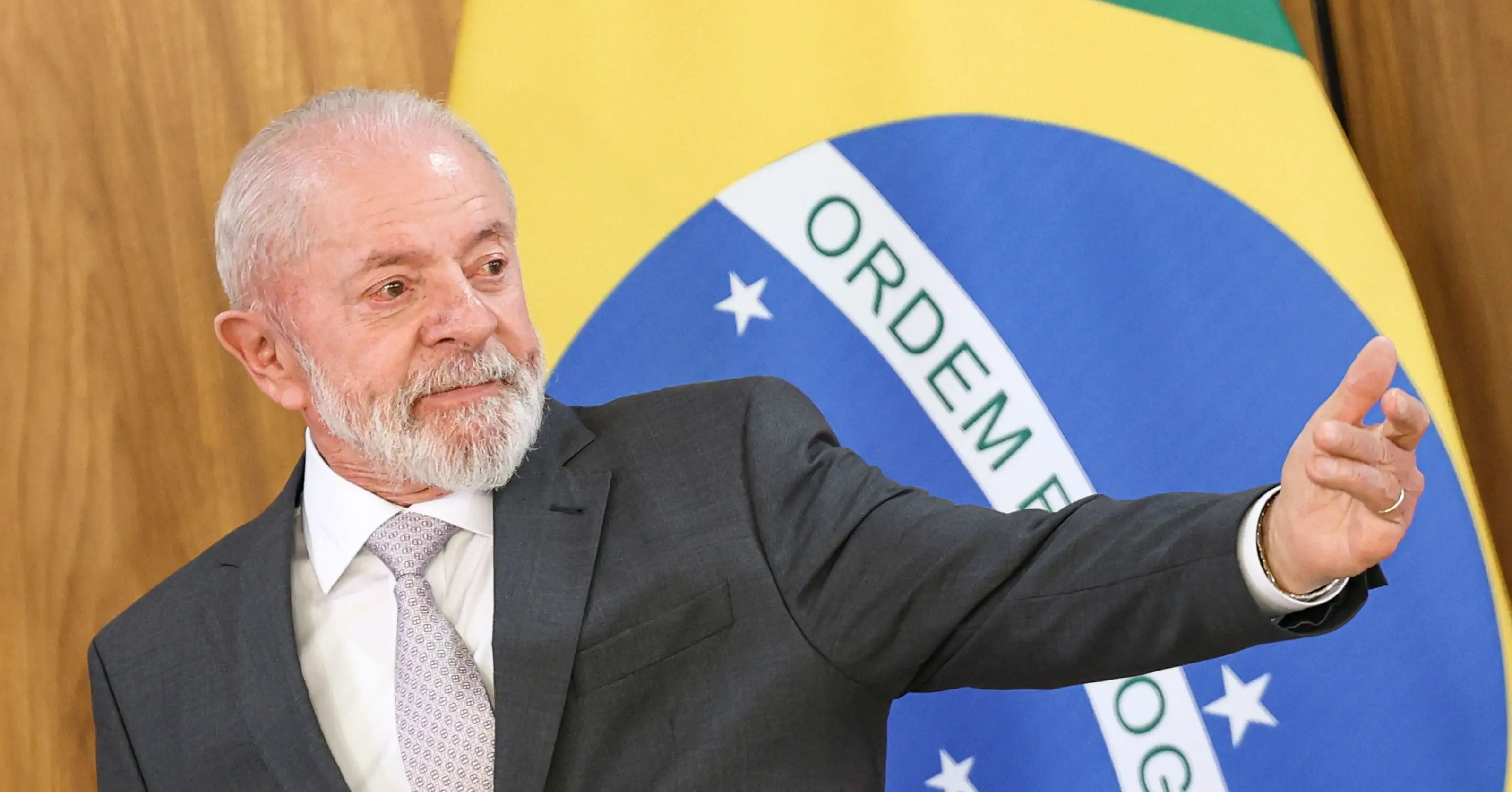 Lula sanciona isenção do IR até R$ 5 mil e amplia justiça tributária<div class="iad-mobile-excerpt">Brasília (DF) — O presidente Luiz Inácio Lula da Silva sancionou nesta quarta-feira (26) a lei que isenta do Imposto de Renda […]</div><div class="iad-cat-meta">  <a href="https://www.iadodinheiro.com.br/author/ia-dinheiro/" class="iad-cat-link">    <span class="iad-cat-name">Redação IA Dinheiro</span>  </a>  <span class="iad-cat-sep"> | </span>  <span class="iad-cat-date">26.11.2025</span></div>