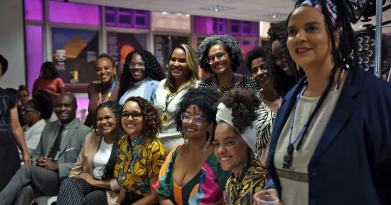 Desigualdade mantém mulheres negras na base do mercado de trabalho, mostra Dieese