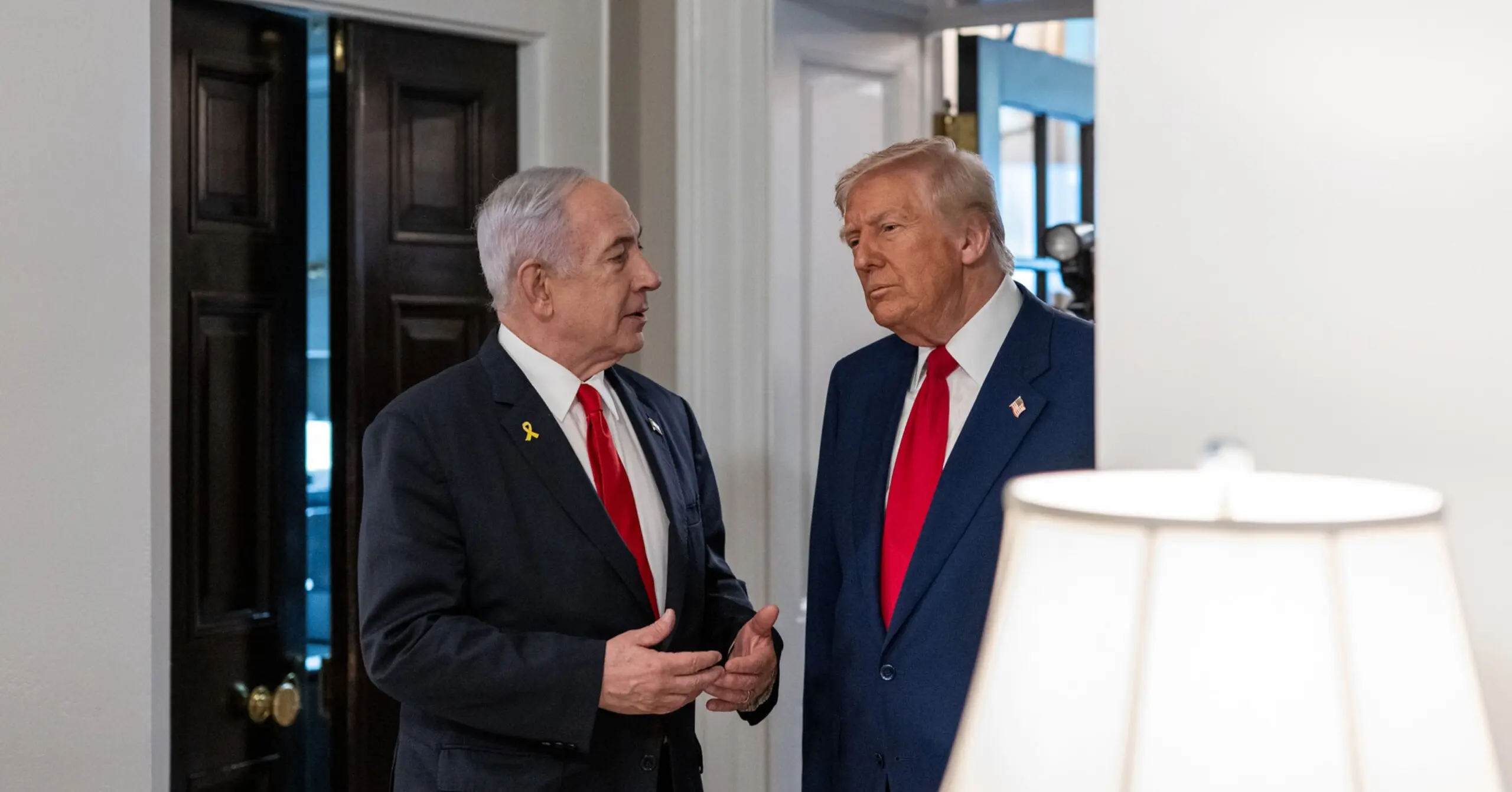 Protestos em Israel contestam pedido de indulto feito por Netanyahu<div class="iad-mobile-excerpt">Tel Aviv (Israel) — Manifestantes se reuniram neste domingo diante da residência do presidente Isaac Herzog após Benjamin Netanyahu apresentar um pedido […]</div><div class="iad-cat-meta">  <a href="https://www.iadodinheiro.com.br/author/ia-dinheiro/" class="iad-cat-link">    <span class="iad-cat-name">Redação IA Dinheiro</span>  </a>  <span class="iad-cat-sep"> | </span>  <span class="iad-cat-date">01.12.2025</span></div>