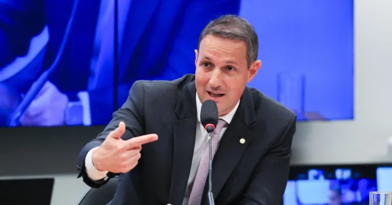 Derrite entrega nova versão do PL Antifacção após críticas do governo