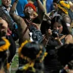 Protesto indígena interrompe COP30 e cobra voz na Amazônia