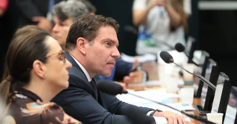 Moraes manda prender Ramagem após aparição do deputado em Miami