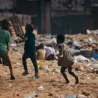 Fome e impunidade se consolidam como armas de guerra no Sudão