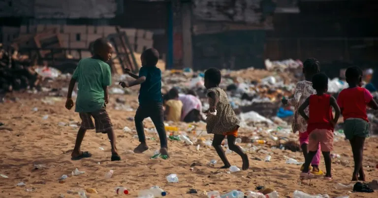 Fome e impunidade se consolidam como armas de guerra no Sudão