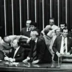 A transição inacabada: democracia e desmonte do Estado