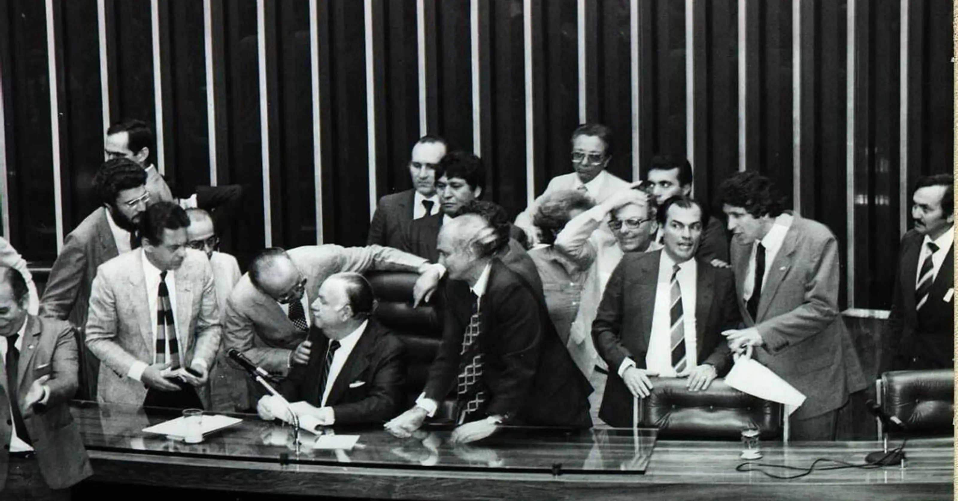 Transição inacabada