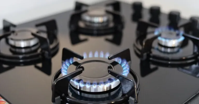 Auxílio Gás paga R$ 110 a beneficiários com NIS final 1 nesta quarta-feira (10)