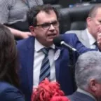 Câmara aprova redução de penas e abre caminho para libertar golpistas