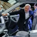 Lula vincula queda da pobreza a salários maiores e inflação controlada