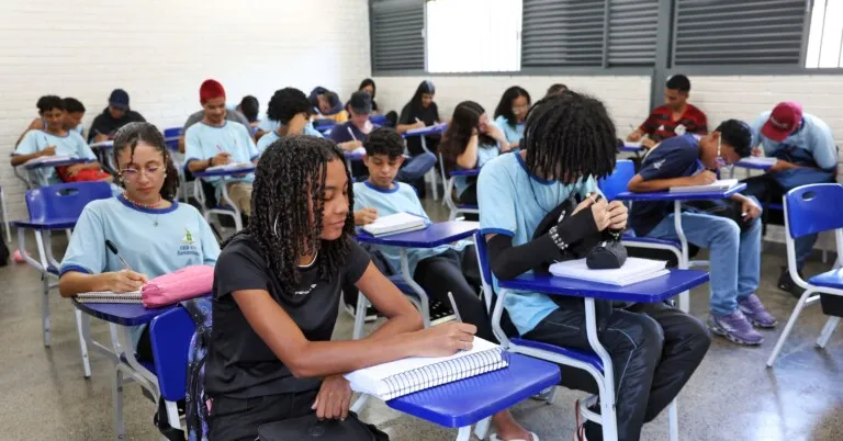 Programa Pé-de-Meia: o que é, quem tem direito, quanto paga e como receber