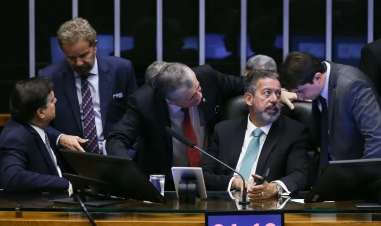 PEC 40 horas aprovada