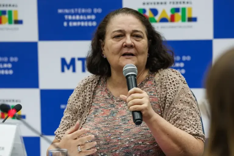 O CadÚnico Deveria Ser Automático — e a Culpa de Quem Fica de Fora Não É Sua