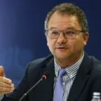 O técnico que levou o Brasil ao penta luta por sua vida em UTI no RJ