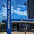 Trabalhar a vida inteira e não saber se vai se aposentar: essa incerteza tem nome — e endereço